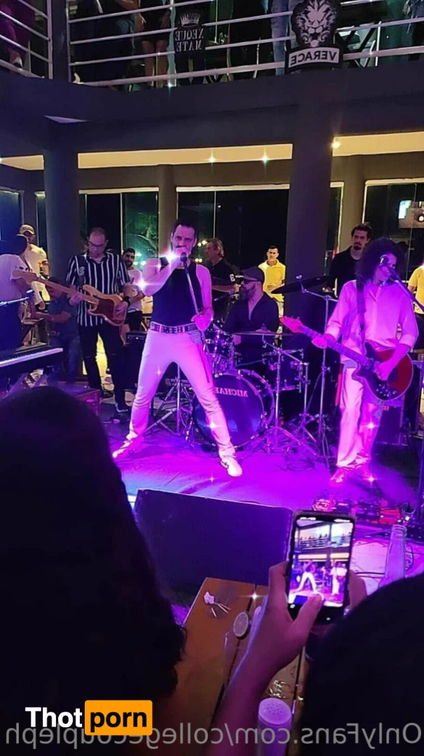 College-couple 14083007