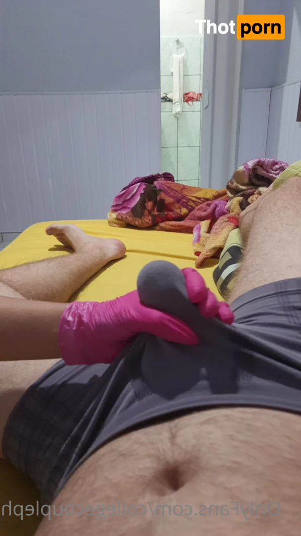 College-couple 14083122