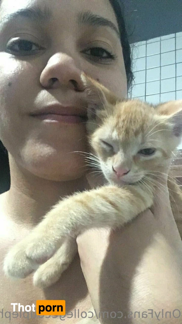 College-couple 14083132