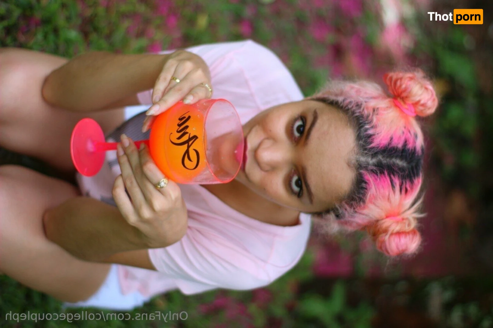 College-couple 14083167