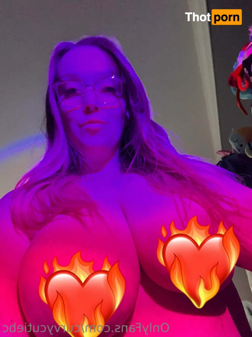 Curvy Cutie😻🌟 13778069