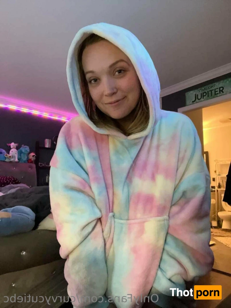 Curvy Cutie😻🌟 13779126