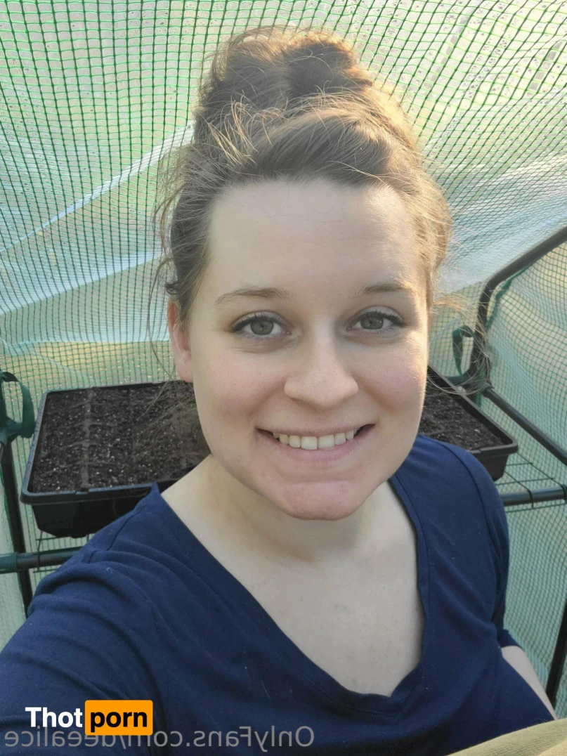 Dee Alice🌲🌷 13167922