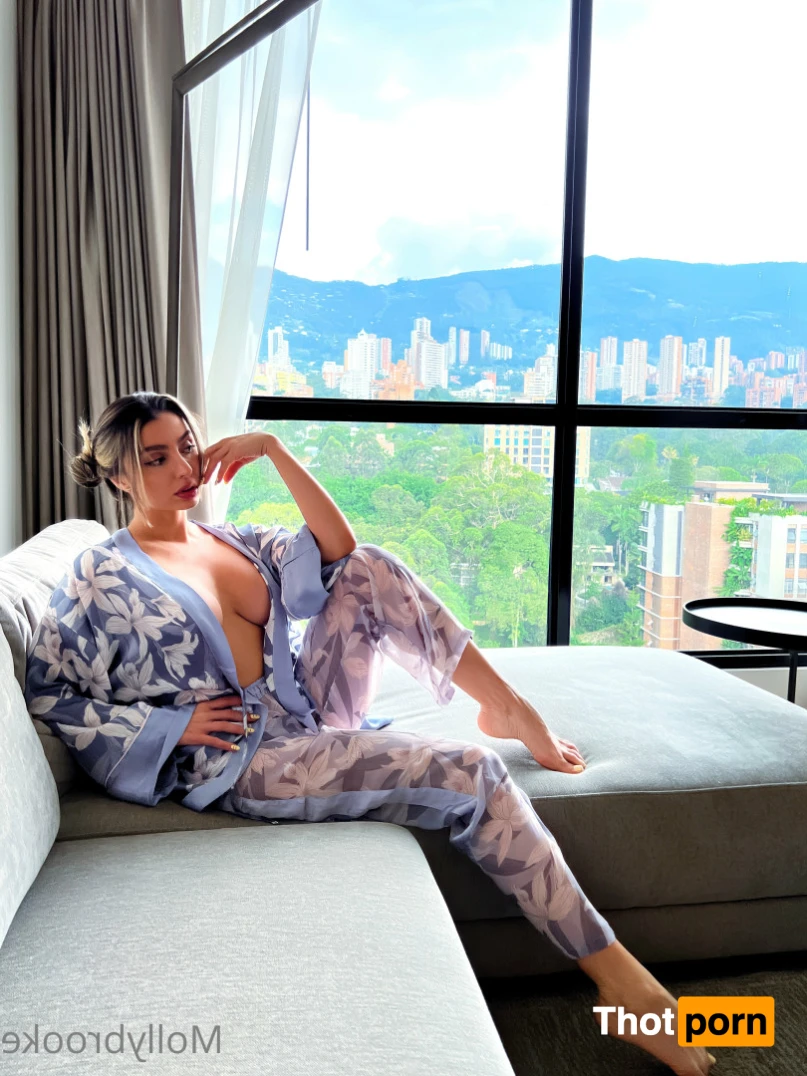 Molly Brooke 11585979