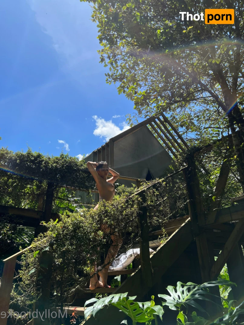 Molly Brooke 11591552