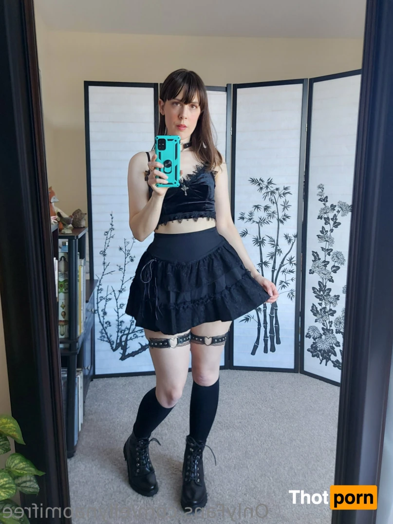 Elly Naomi FREE 12178713