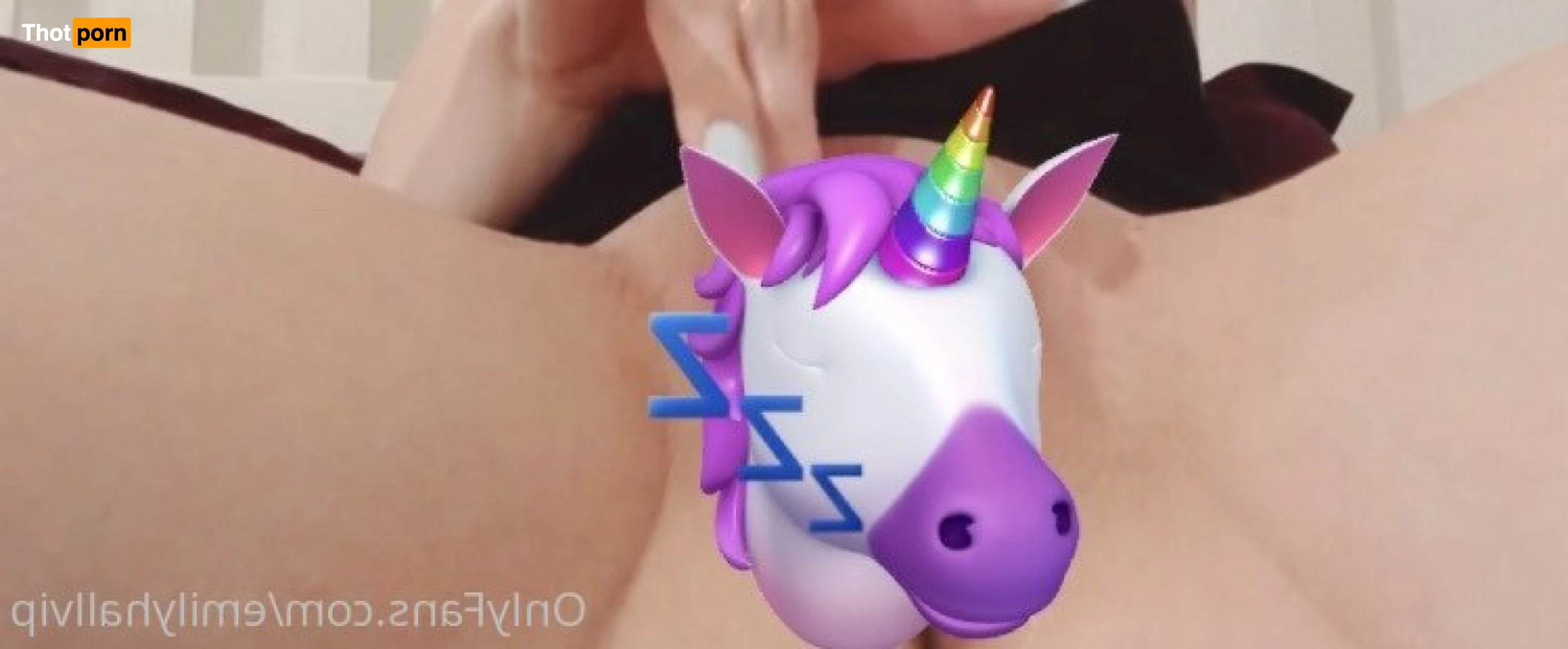 Emily Hall 🍭 11916369