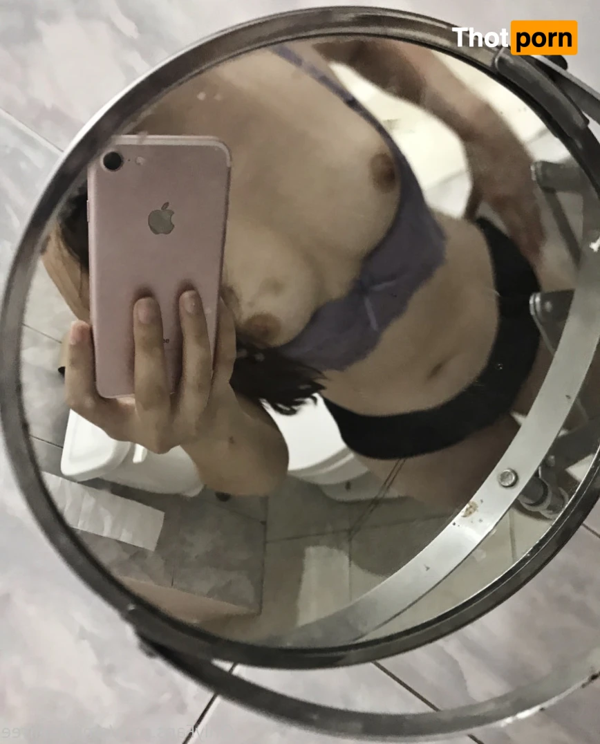 Emily Hall 🍭 11916852