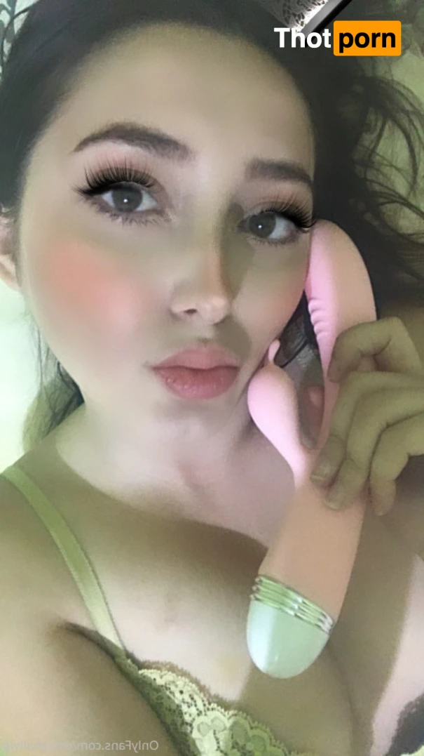 Emily Hall 🍭 11917381