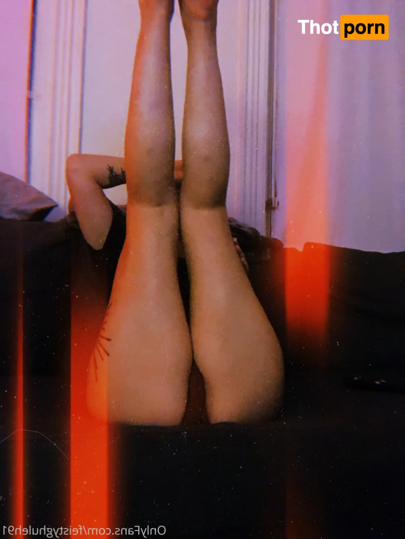 Jeune Fille Vulgaire 16439084