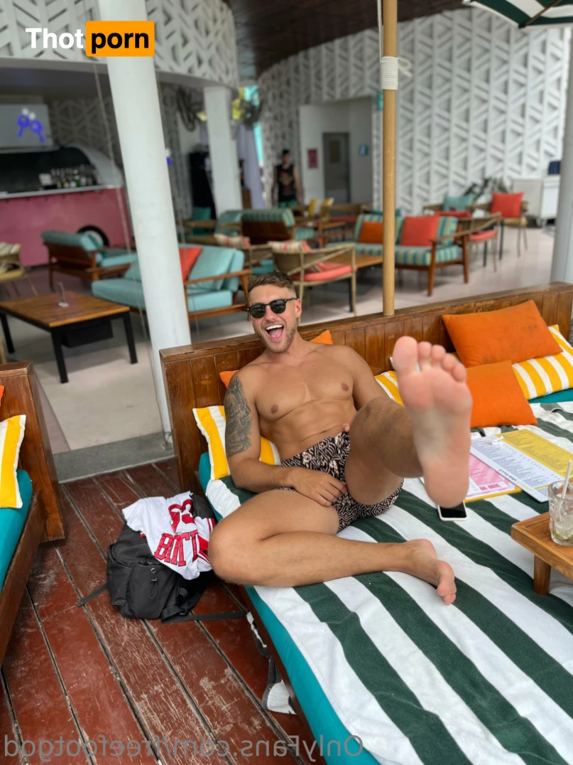 FREEfootGod 16258396