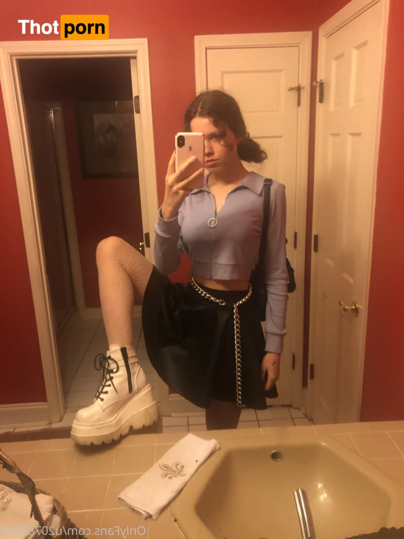 friskyfaerie 🫧 15647494