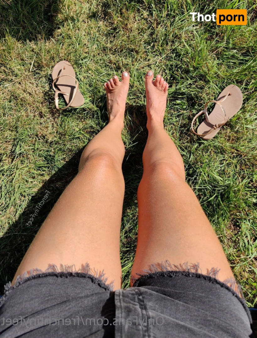 👣 Tiny feet 👣 16223073