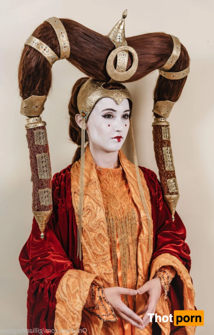 Gillian Foxglove 16062421