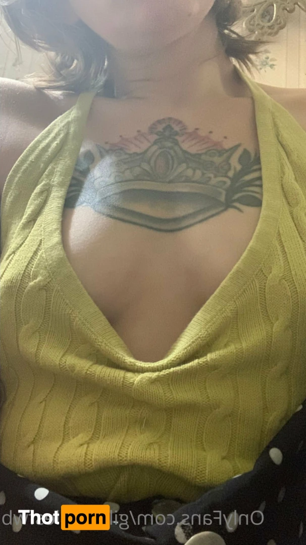 Gillian Giles 10880336