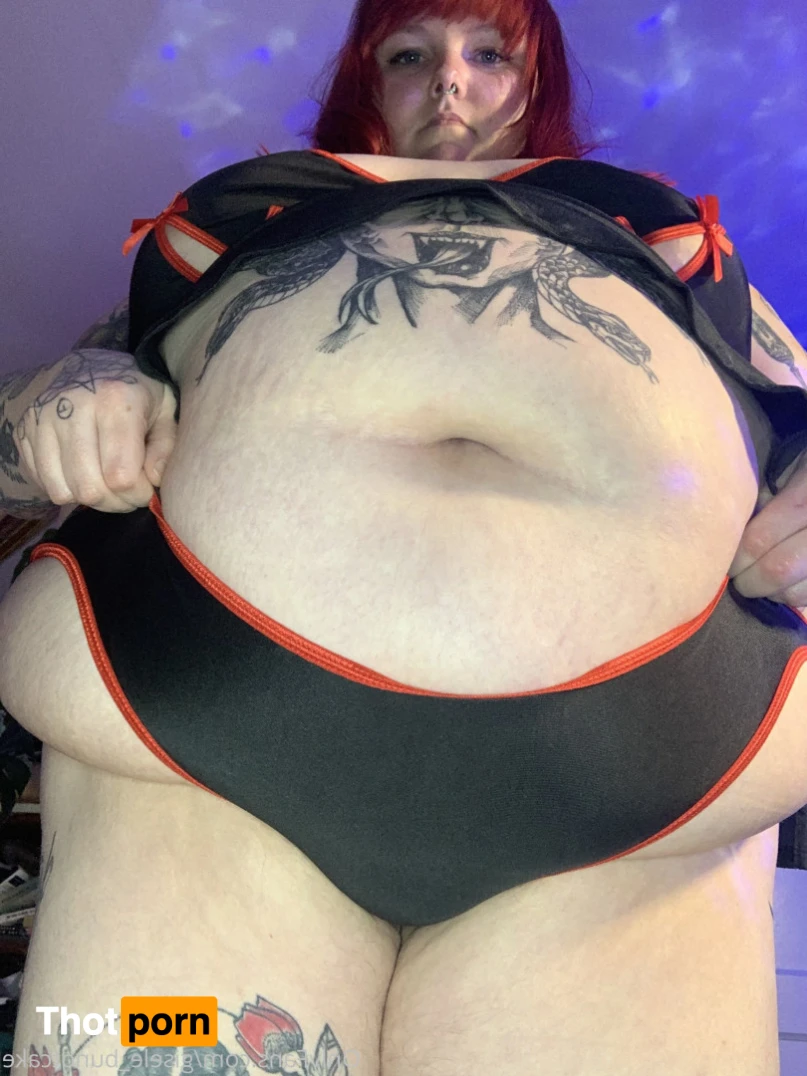 Gisele Bundtcake 16021977