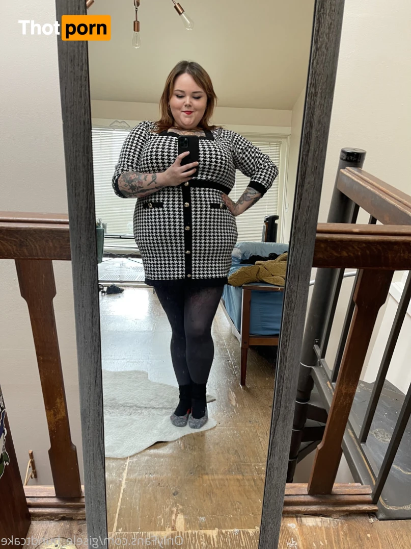 Gisele Bundtcake 16022195