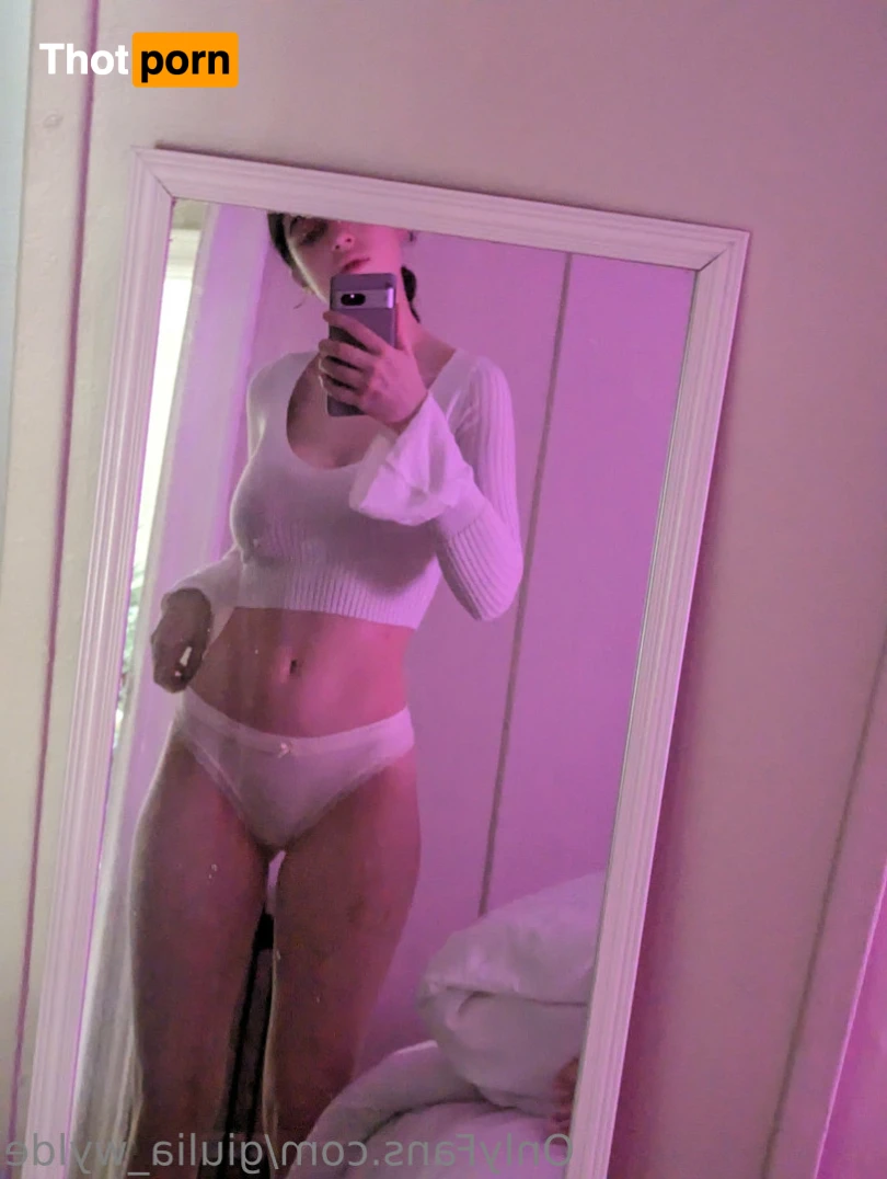 Giulia Wylde 15993153