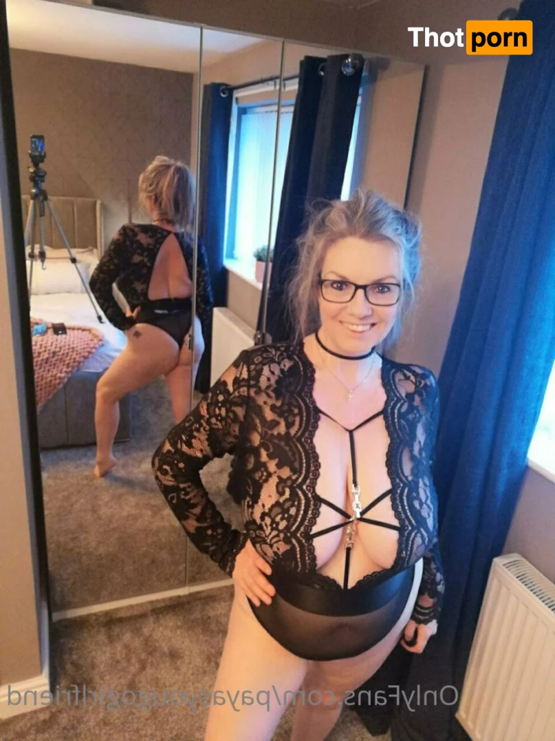 👩🏻‍❤️‍💋‍👨🏼Glam Gran 15970133