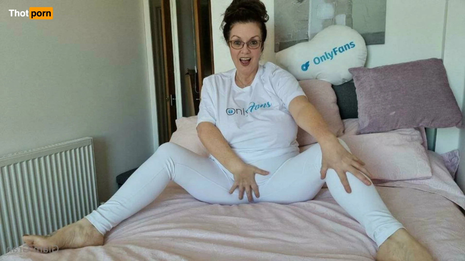 👩🏻‍❤️‍💋‍👨🏼Glam Gran 15970485