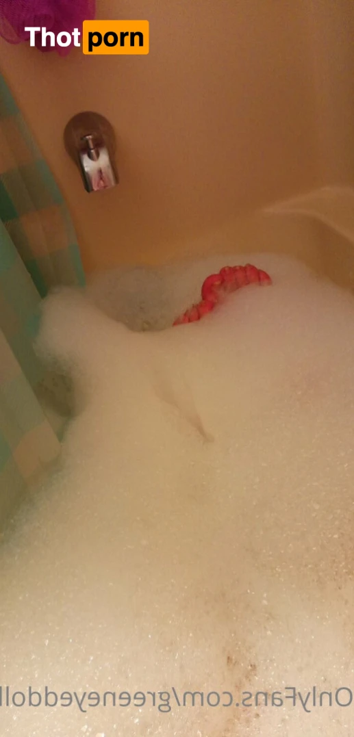 GreenEyedDoll 15704939