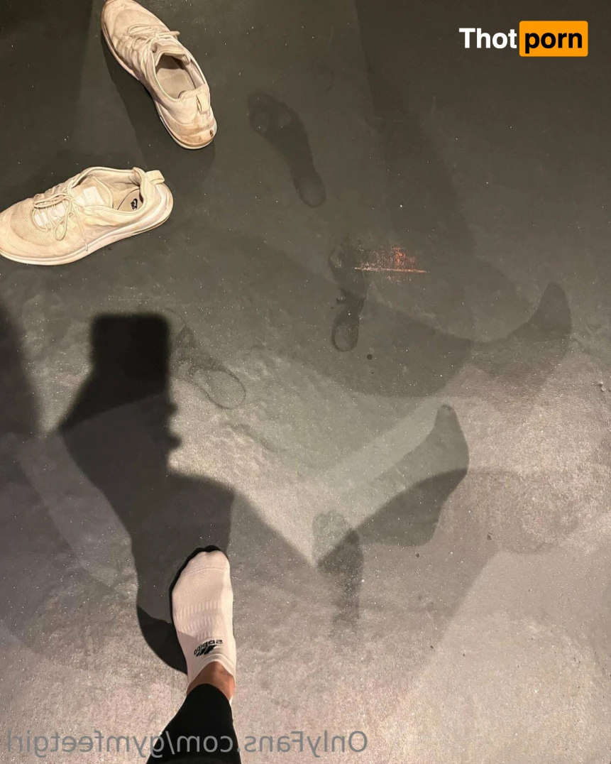 Gym Feet Girl 15660783