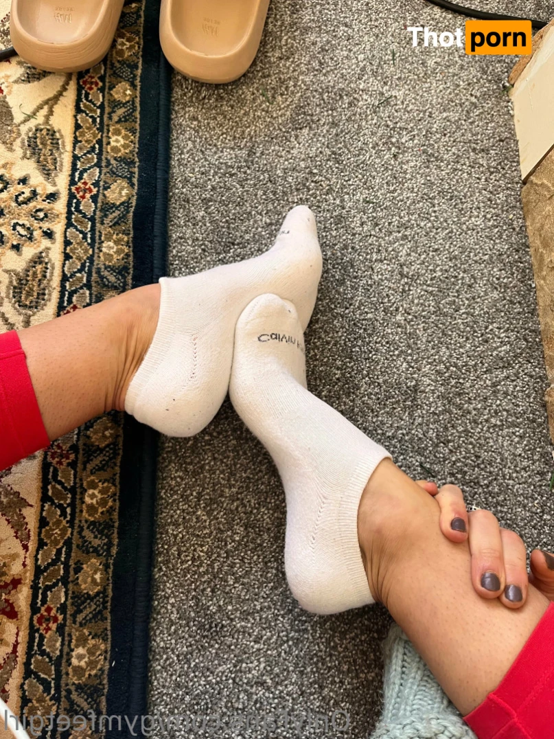 Gym Feet Girl 15660803