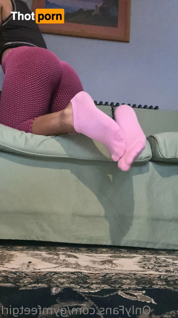 Gym Feet Girl 15660884