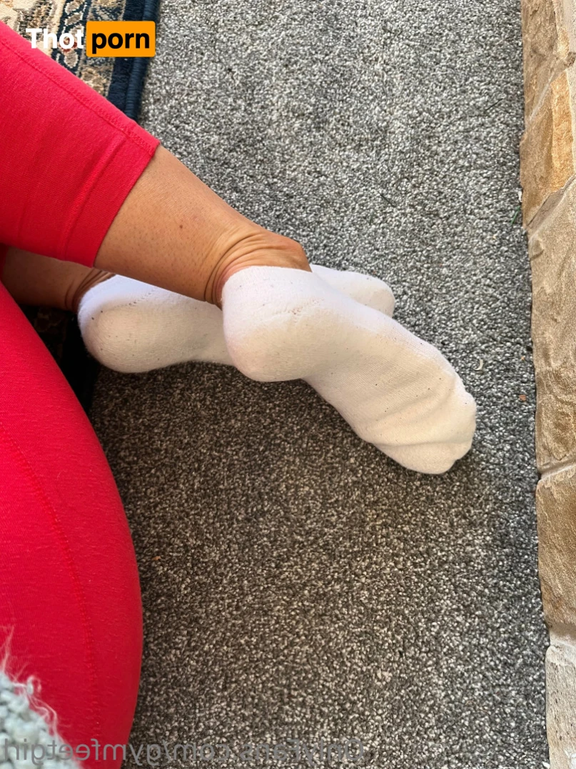 Gym Feet Girl 15660911