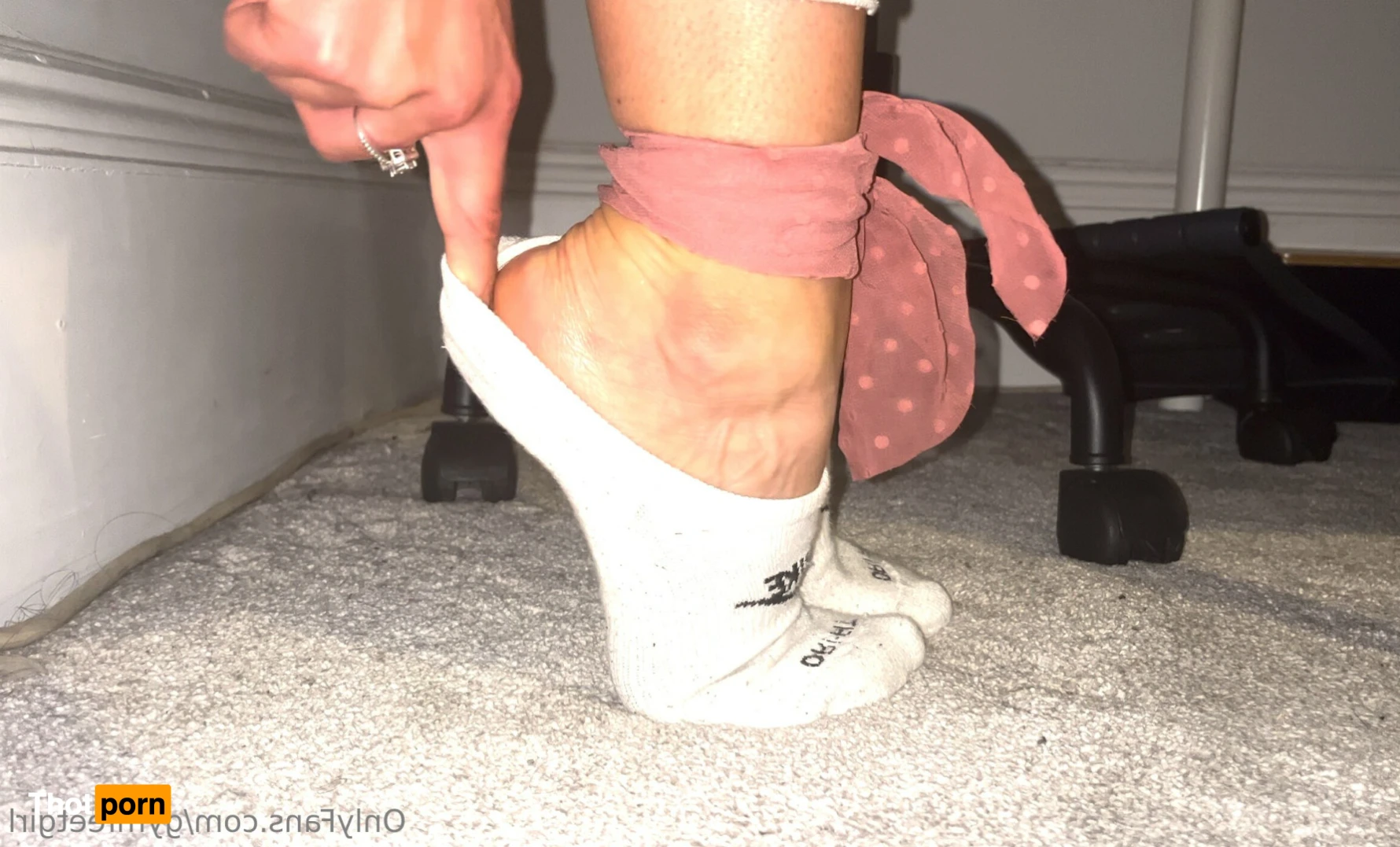 Gym Feet Girl 15660949