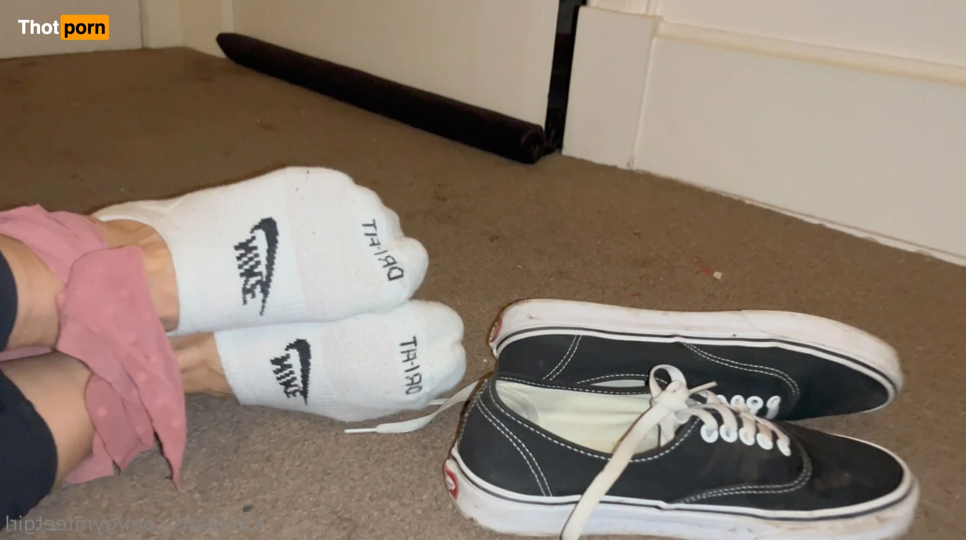 Gym Feet Girl 15661182