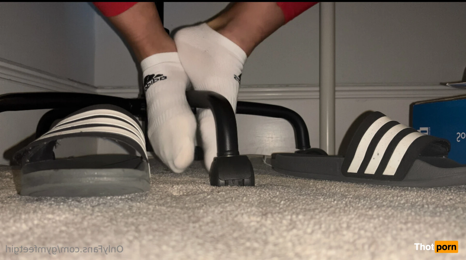 Gym Feet Girl 15661214