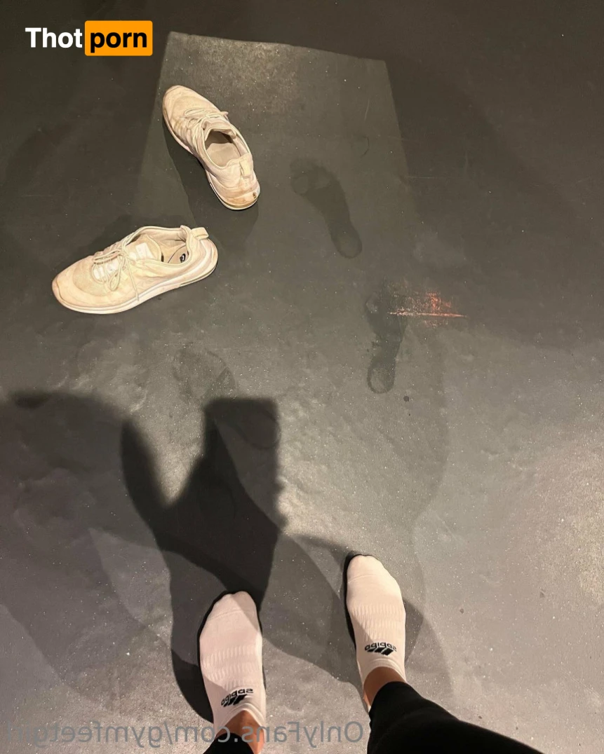 Gym Feet Girl 15661364