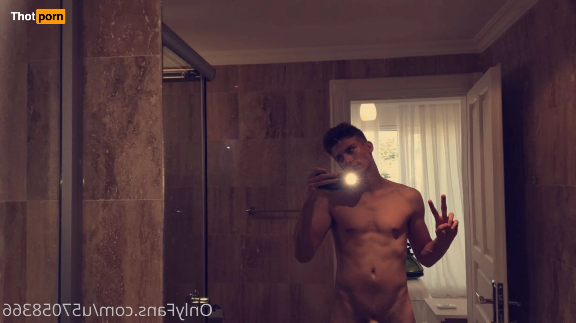 Handsome Hunk 15535095