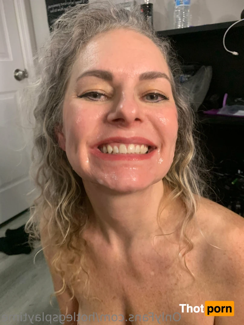 Hotlegsplaytime 14597906