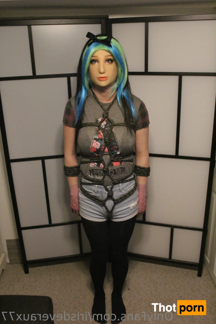 Iris Deveraux 14309096