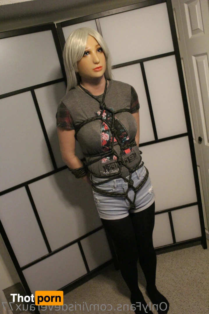 Iris Deveraux 14309382