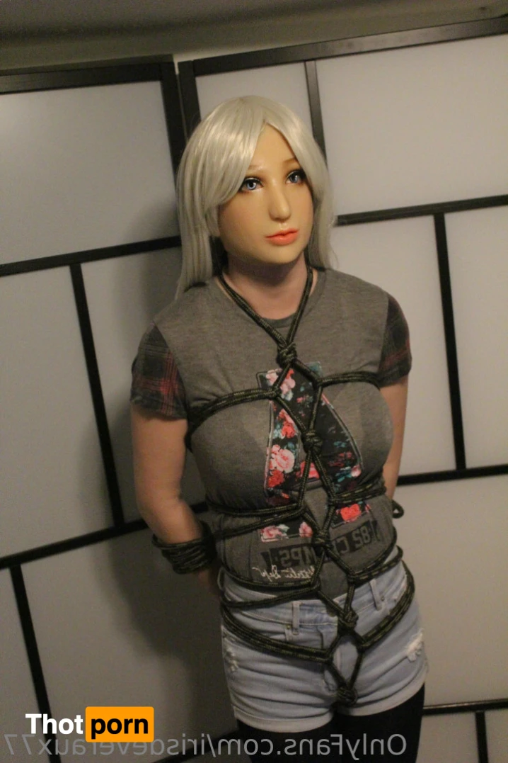 Iris Deveraux 14310400