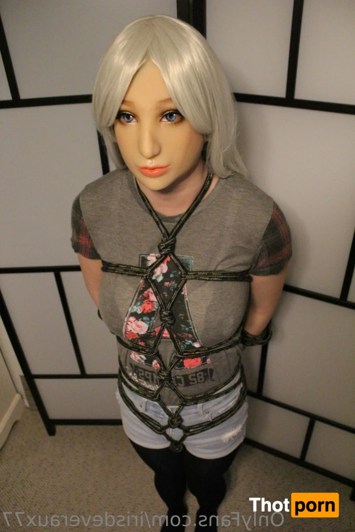 Iris Deveraux 14310585