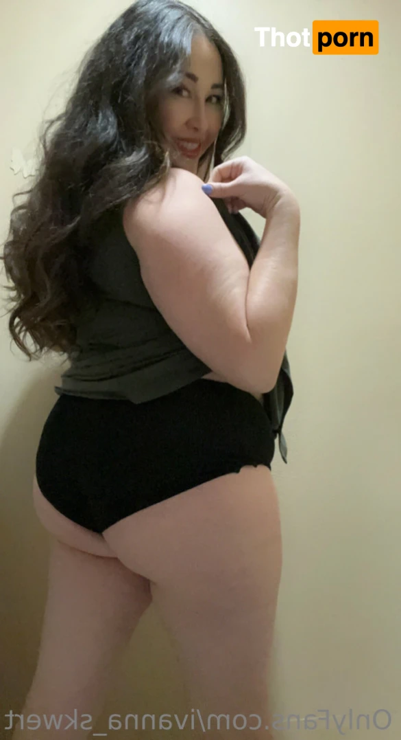 Naughty office lady 🤫 14171575