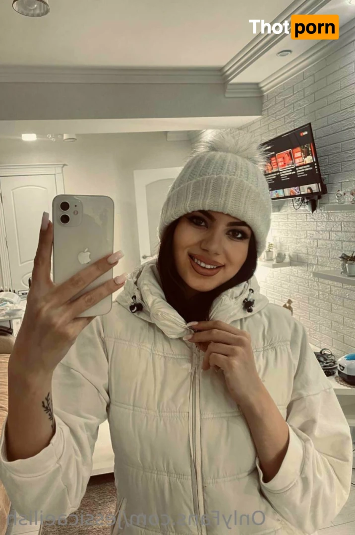 jessicaeilish 13502099