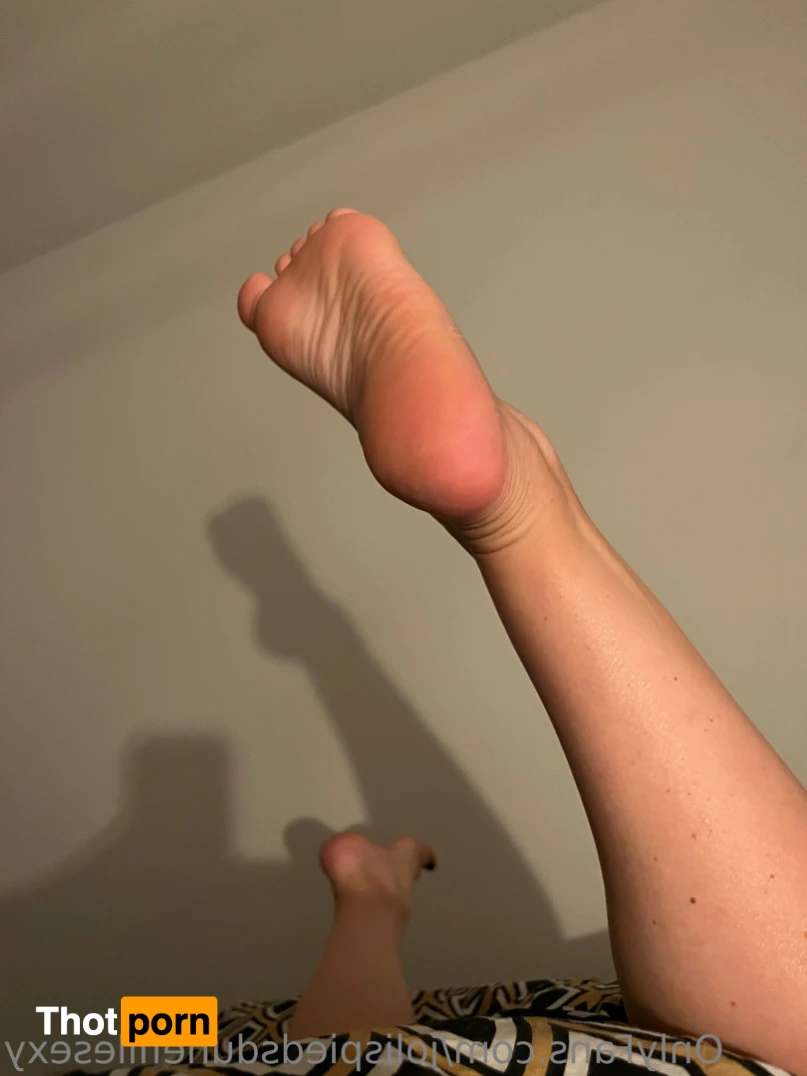 Jolis pieds d'une fille- feet fetish 12872957
