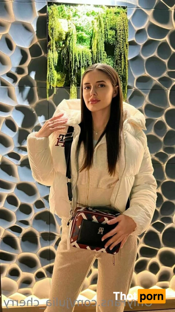 Julia Cherry 🇺🇦 12761564