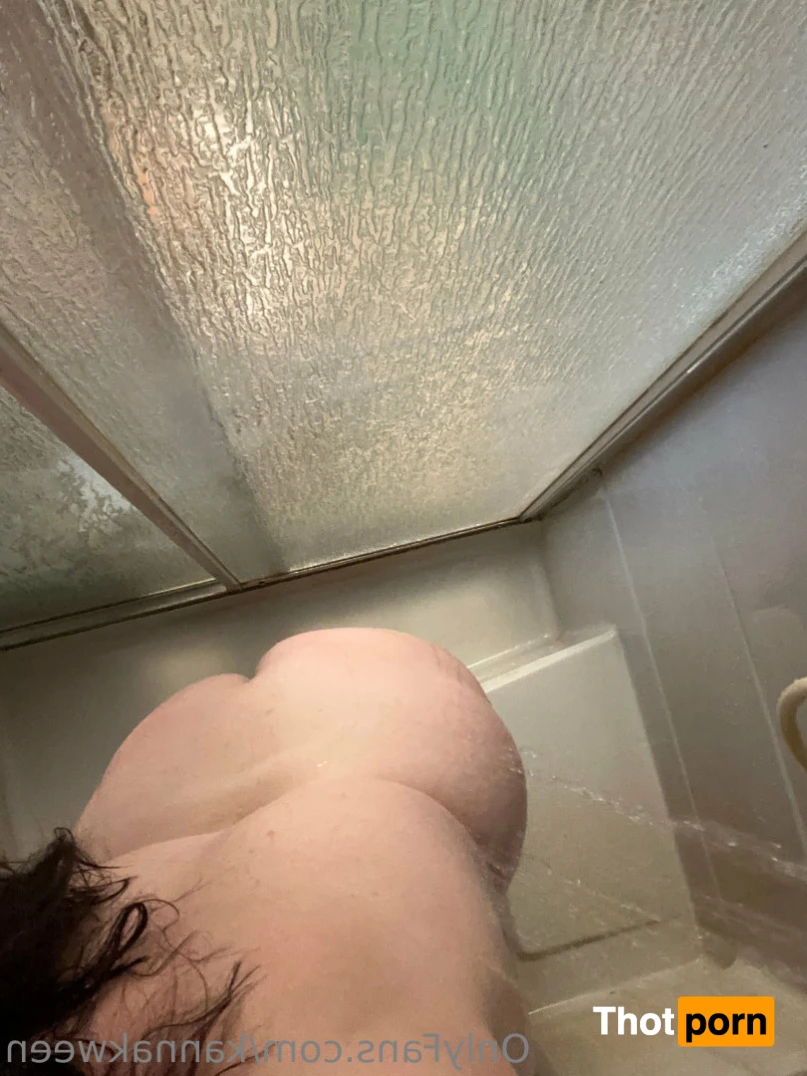 Kanna Kween 🍃💨 12382916