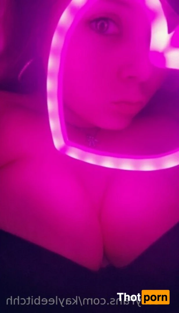 KayleeBitchh 10936097