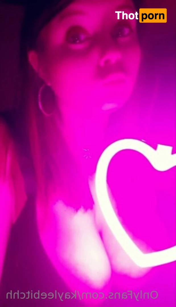 KayleeBitchh 10940127