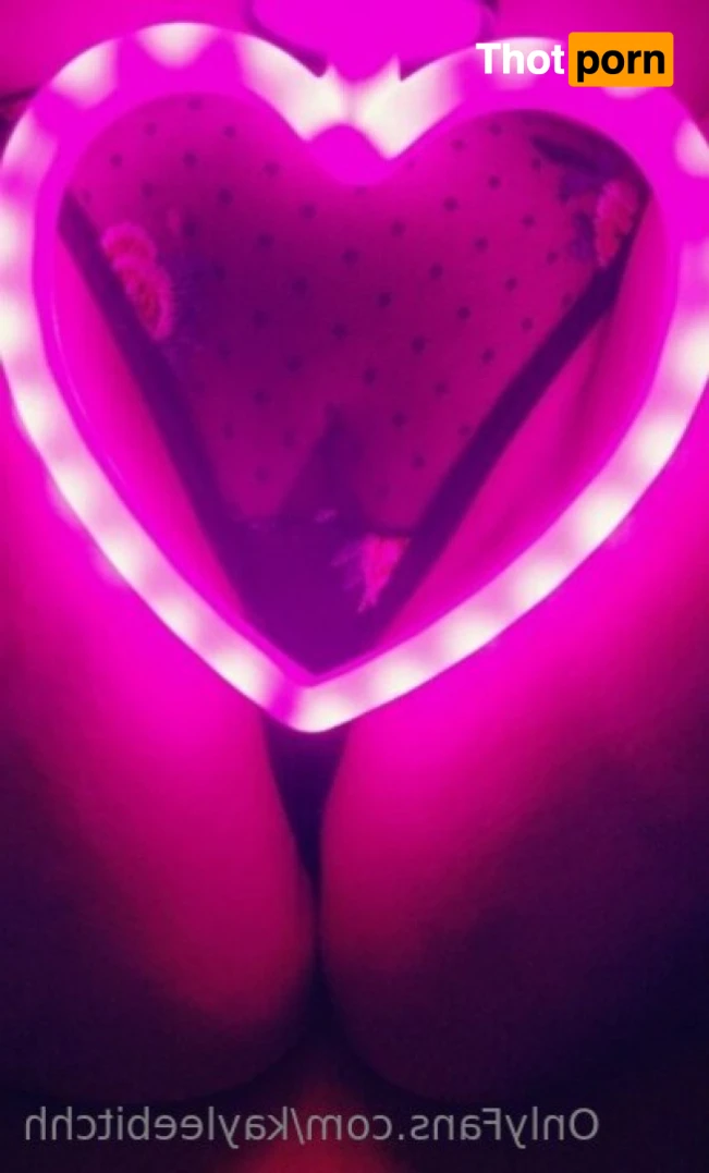 KayleeBitchh 12042122