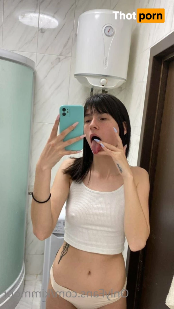 Kim Moor 🍭 11377562