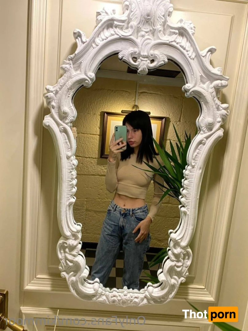 Kim Moor 🍭 12572941