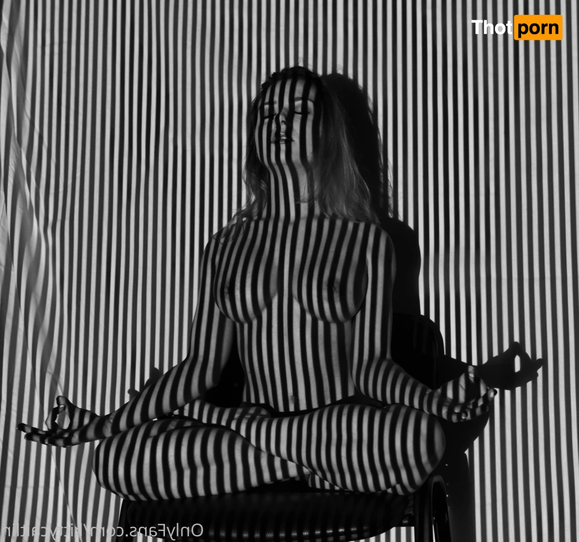 Kitty Caitlin 16509301